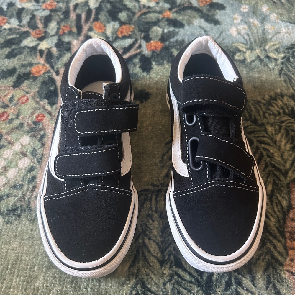 Vans Black and White Sneakers Classic Style